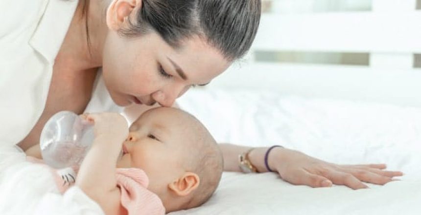 Quelle est la meilleure eau pour le biberon de mon bébé